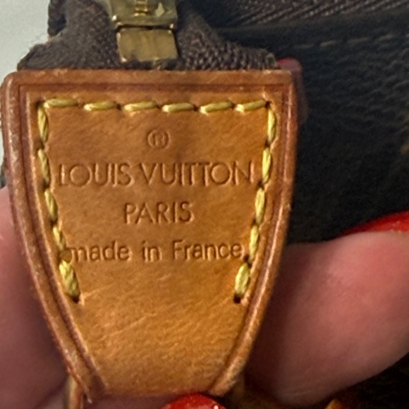 Louis Vuitton Pochette Classic Monogram Shoulder Bag crossbody - Picture 5 of 16